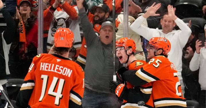 Ducks surge to overtime victory, ending Capitals' six