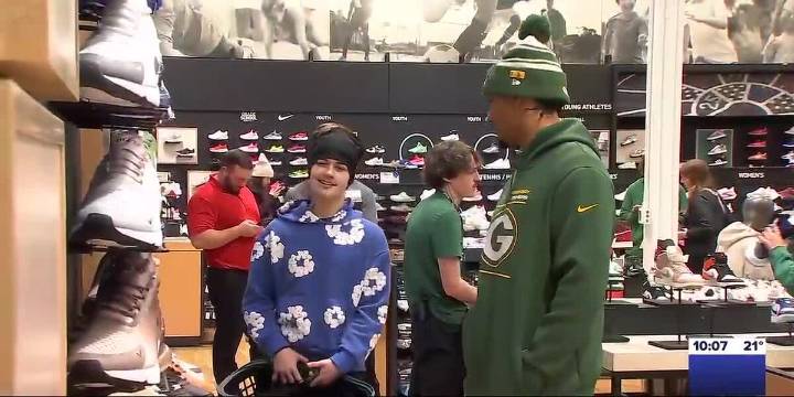 Jordan Love surprises Green Bay youth with holiday shopping spree