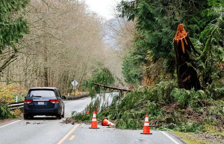 Western WA landslide risk high after heavy rainfall