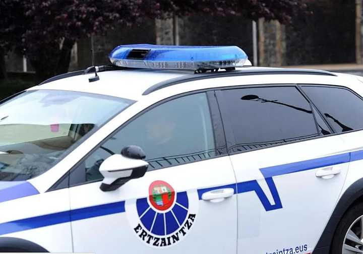 Tres detenidos en Lasarte-Oria por agredir a un hombre y robarle el teléfono móvil
