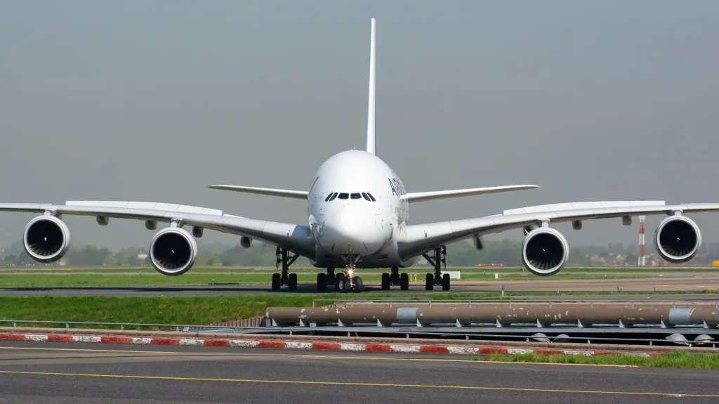 Colombia restablece vuelos con Venezuela