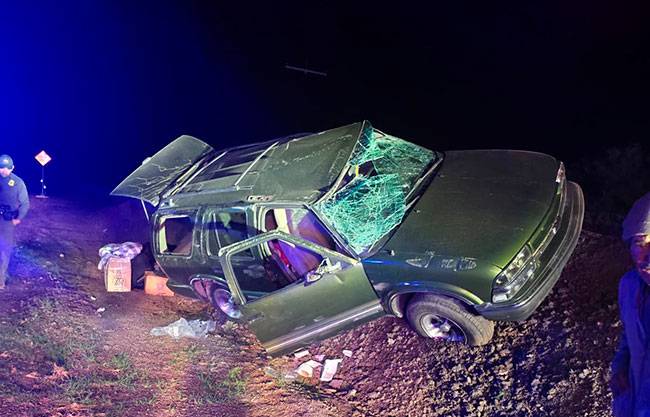 Se salvan de milagro tras volcar su auto en Eagle Pass