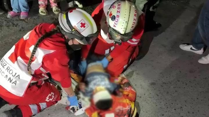 Niño es atropellado mientras cruzaba la calle en la Pueblo Insurgentes, Saltillo; llanta le pasó encima