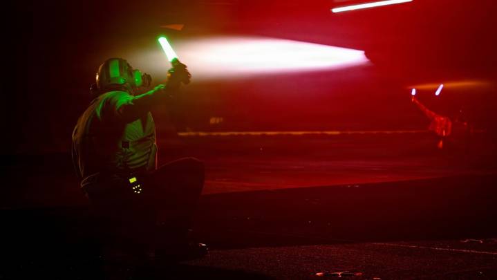 EE.UU. está "bajo un ataque", afirma el secretario de la Armada