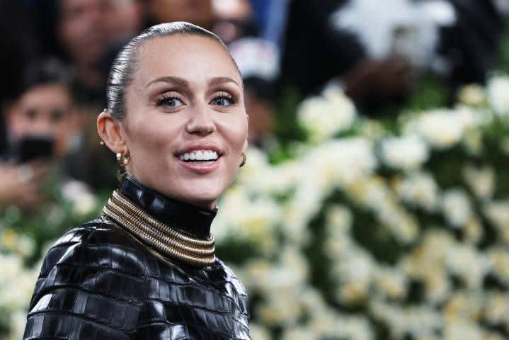 Miley Cyrus se compromete con el músico Maxx Morando, según People