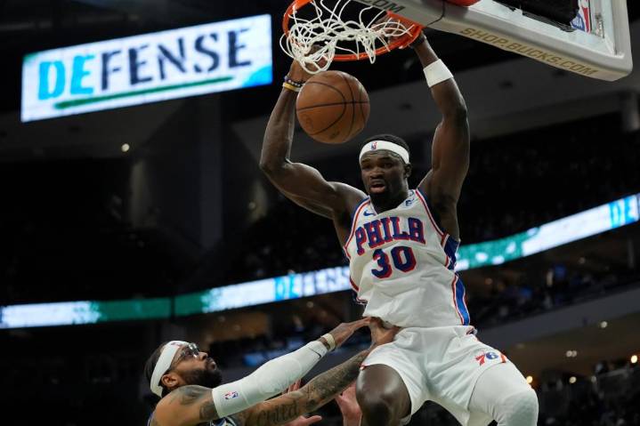 Gran noche de los suplentes ayuda a los 76ers a vencer 116-101 a los Bucks – Chicago Tribune