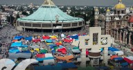 Miles de peregrinos poblanos caminan hacia la Basílica de Guadalupe