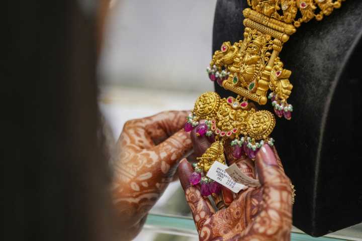 Gold Falls Rs 600 To Rs 1,31,600/10g On Muted Global Trends, Rate