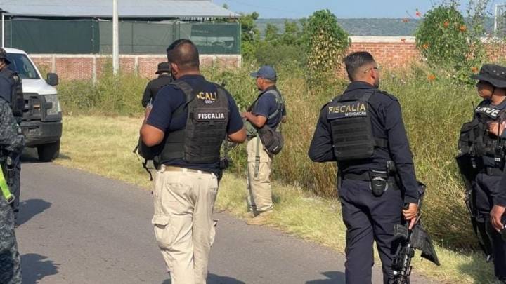 FGR abre investigación tras la explosión de automóvil frente a una comandancia de la policía comunitaria de Coahuayana