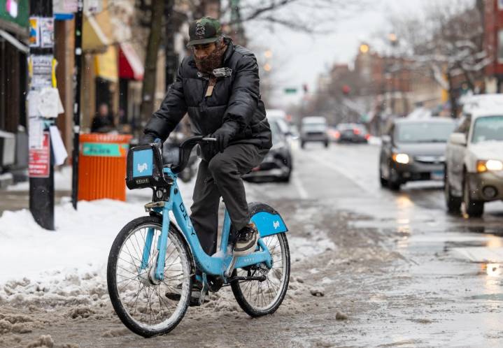 Chicago weather: Another 4 inches of snow Monday during rush hour