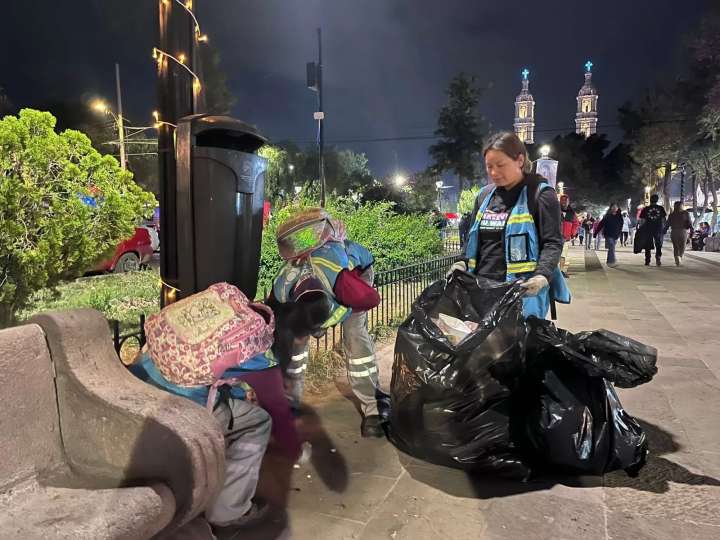Gobierno de la Capital refuerza limpieza nocturna en la Calzada de Guadalupe tras celebración