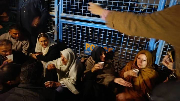  Imran Khan’s Sisters Stage Protest Outside Adiala Jail World News