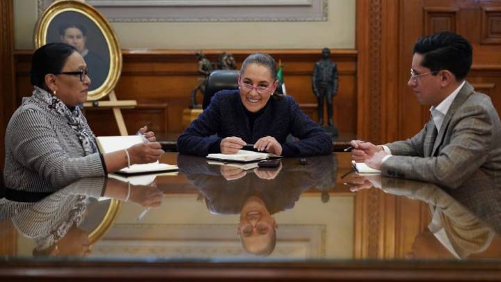 Llamada divina: habla Sheinbaum con el papa León XIV y lo invita a México