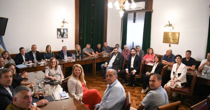 Reforma laboral: el PJ y la CGT conformaron un polo de resistencia mientras se demora el inicio del debate