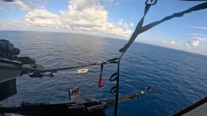 Video: Guardia Costera de EE. UU. desactiva lancha rápida con un francotirador desde helicóptero y decomisa más de 20.000 libras de cocaína