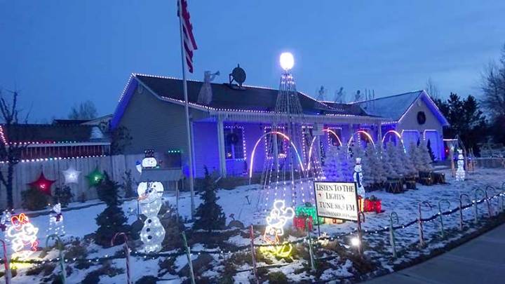 Think your Christmas lights are the best? Prove it in the Battle of the Bulbs!