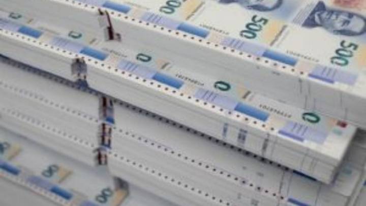 El peso avanza mientras EU registra su peor ola de despidos desde la pandemia