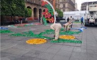 CDMX enciende el espíritu navideño: avanzan los trabajos de alumbrado en edificios del Zócalo