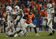 Broncos edge Packers, clinch playoff spot
