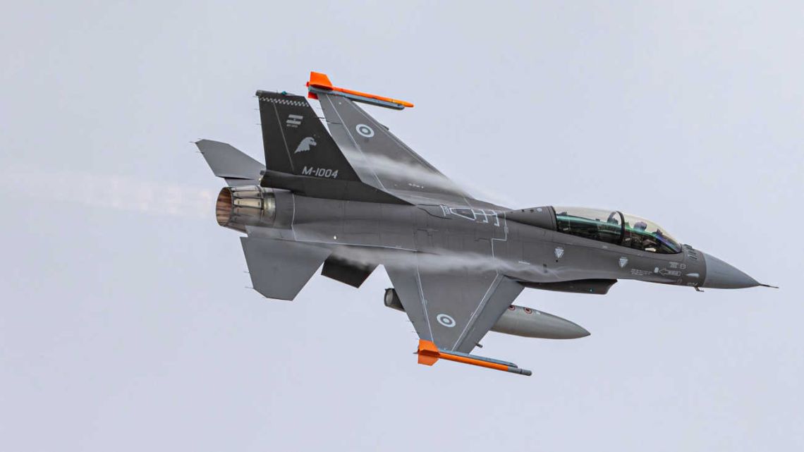 Los F-16 sobrevolaron Buenos Aires antes del acto de presentación en Córdoba