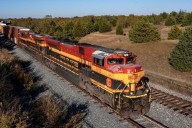 Sheinbaum quiere bajar el precio de la gasolina en el sureste y tiene un plan: construir un centro de carga y almacenamiento de combustible