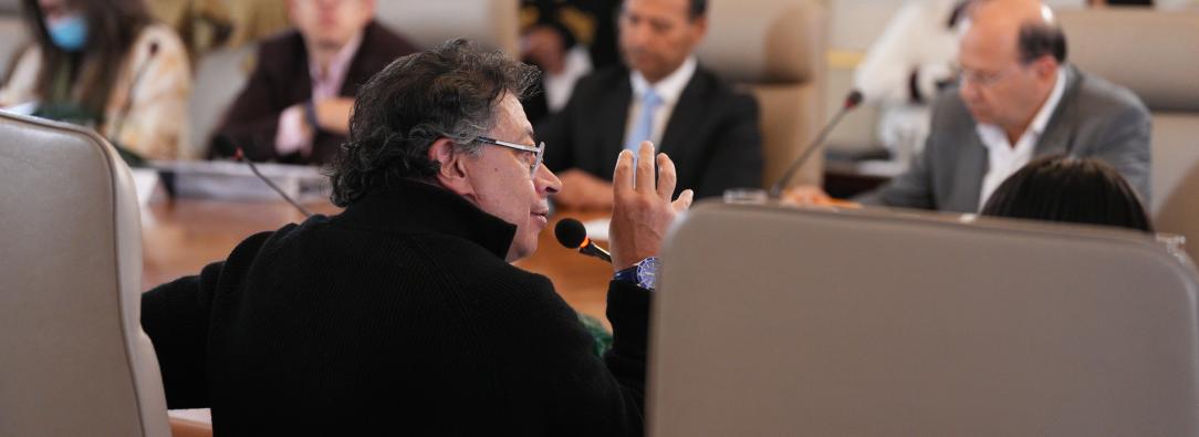 Presidente Petro denuncia captura mafiosa de la DIAN en puertos y alerta por contrainteligencia ilegal en el Estado