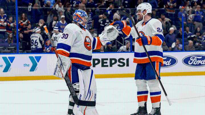 Sorokin makes 32 saves, Islanders shut out Lightning