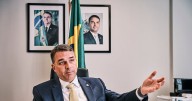 Todo queda en familia: Bolsonaro lanza a su hijo Flavio para la Presidencia de Brasil y mercados caen