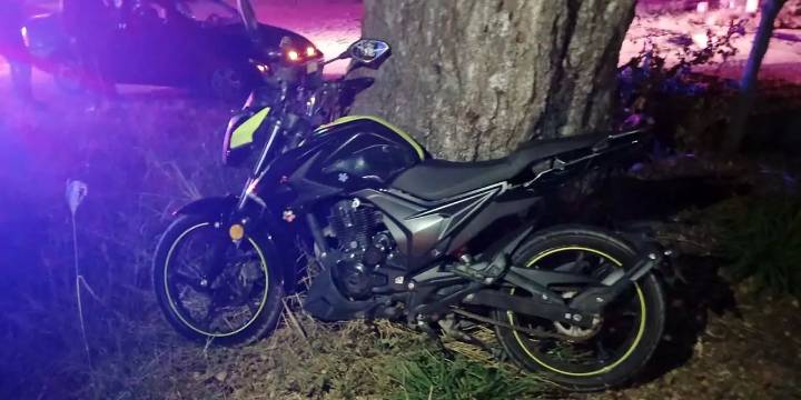 Motociclista lesionada tras colisionar con camioneta