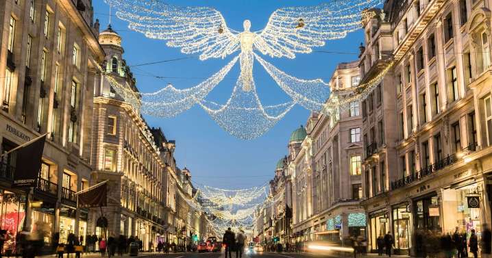 Iconic UK high street bans cars today for 'festive mile' transformation