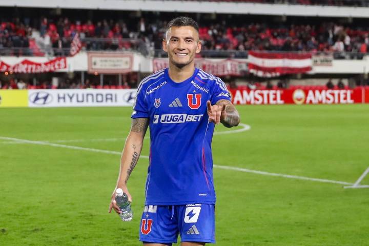 No podía ser otro: Charles Aránguiz se quedó con el ‘Premio Jugador Crack 2025′ del fútbol chileno