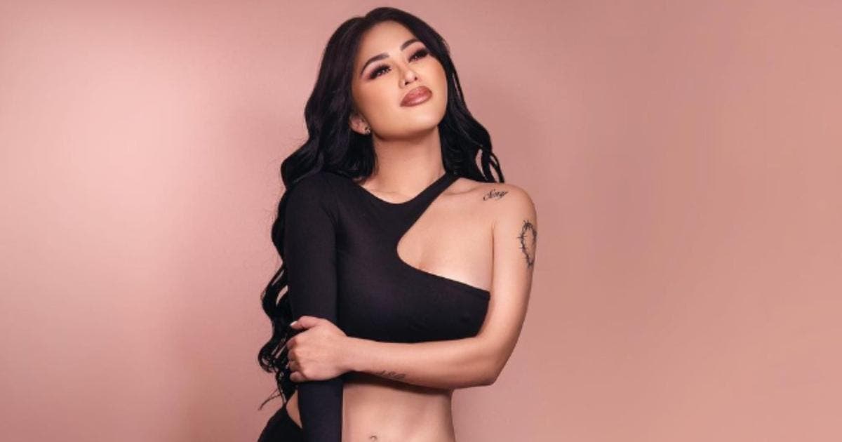 Gomita se bautiza y da un giro espiritual a su vida tras las polémicas