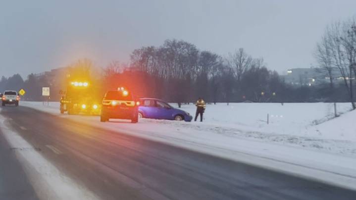 Freezing drizzle leads to dozens of car tows in Grand Rapids