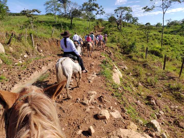 En Támara socializaron la reconstrucción de una vía que está convertida en trocha
