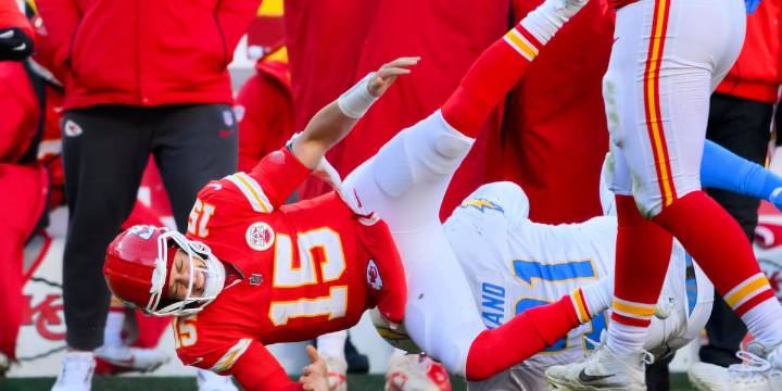 Chiefs QB Patrick Mahomes suffers season