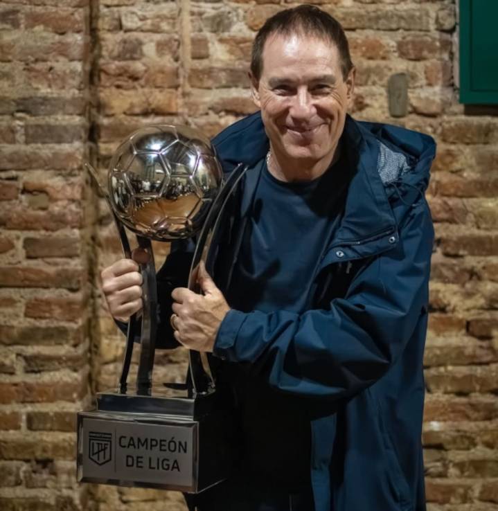 Sorpresa en Rosario. Después del polémico título de campeón de liga, Central anunció que Holan dejó de ser su entrenador