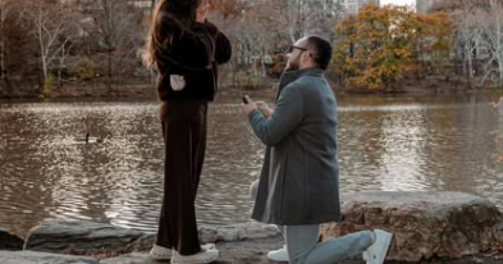 Supimos que: Le dijeron sí a funcionario caldense que hizo propuesta de matrimonio en Nueva York