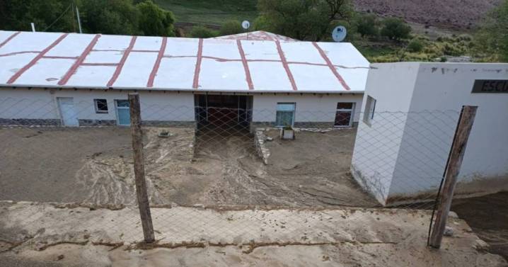 Quebrada del Toro: Un alud afectó el edificio de la escuela albergue de Pascha
