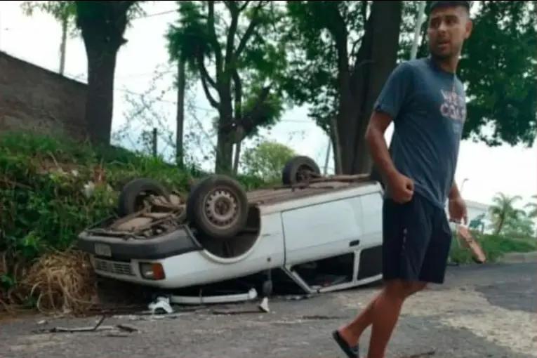 Vuelco de un auto por falla en los frenos dejó dos hospitalizados en Paraná