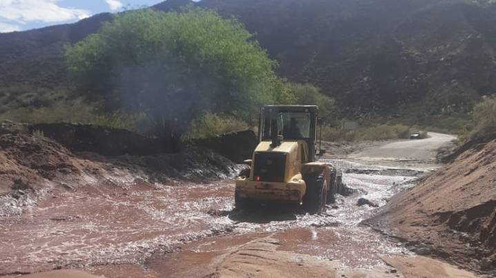 Alertan por el riesgo de caída de rocas y crecientes en el tramo Jáchal