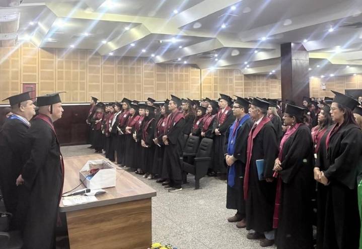 Egresan 151 nuevos TSU en Administración de UPTARAGUA