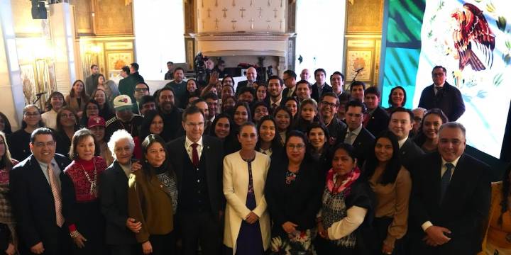 Claudia Sheinbaum se reúne con mexicanos en Washington: “Queremos un buen trato”