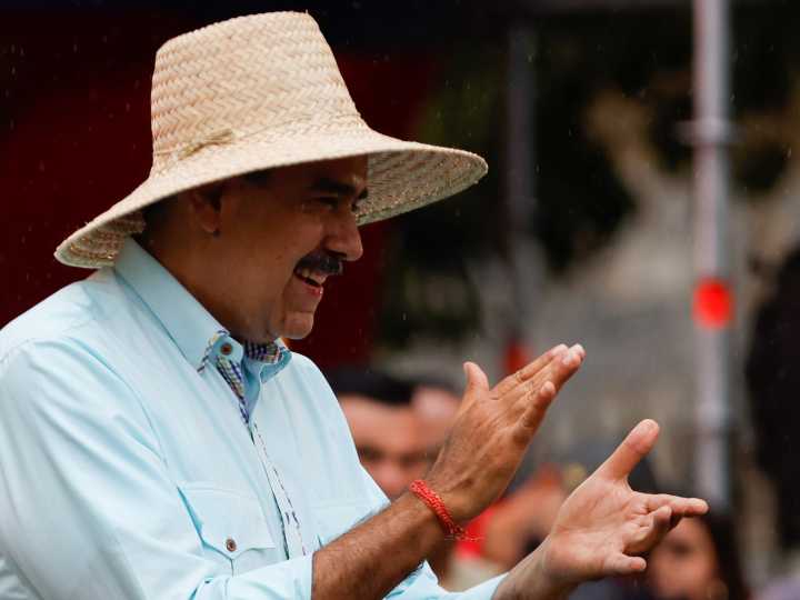 En medio de la tensión con EE.UU, Maduro canta "Don´t worry be happy" y denuncia "la nueva era de la piratería naval en el Caribe"