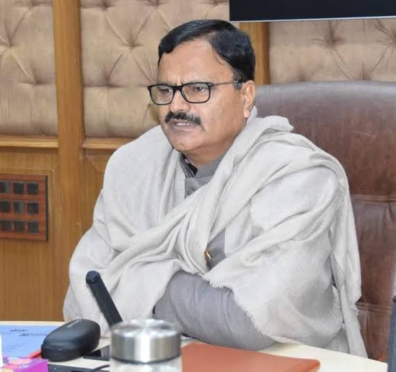 J&K Govt promotes Engineers as Superintending Engineers , Orders transfers and postings