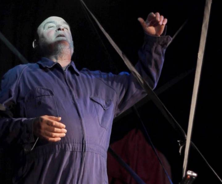 Estrena el unipersonal “Papeles en la arena”, con Mario González