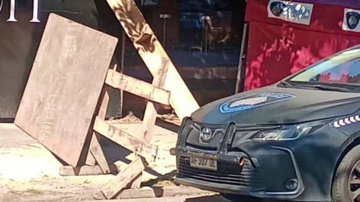 Cayó un andamio y una joven murió al ser impactada en Villa Devoto