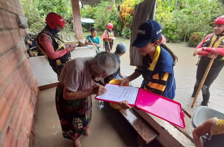 La Oficina de Gestión del Riesgo de Yopal realiza caracterización y entrega de kits humanitarios en Morichal y La Manga