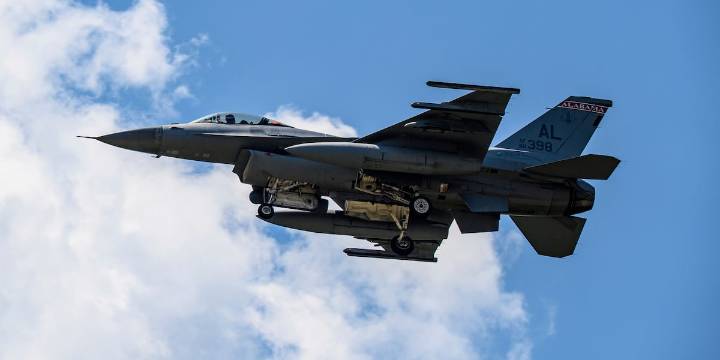 Thunderbirds pilot injured in fiery crash during training mission