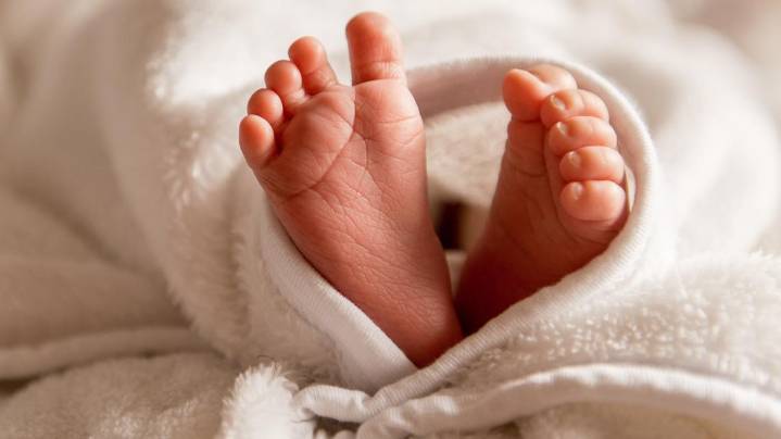 Southern Indiana sheriff's deputy responds to 911 call at truck stop, helps deliver baby girl