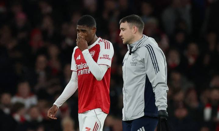 Arsenal FC handed new defender injury as Cristhian Mosquera forced off against Brentford